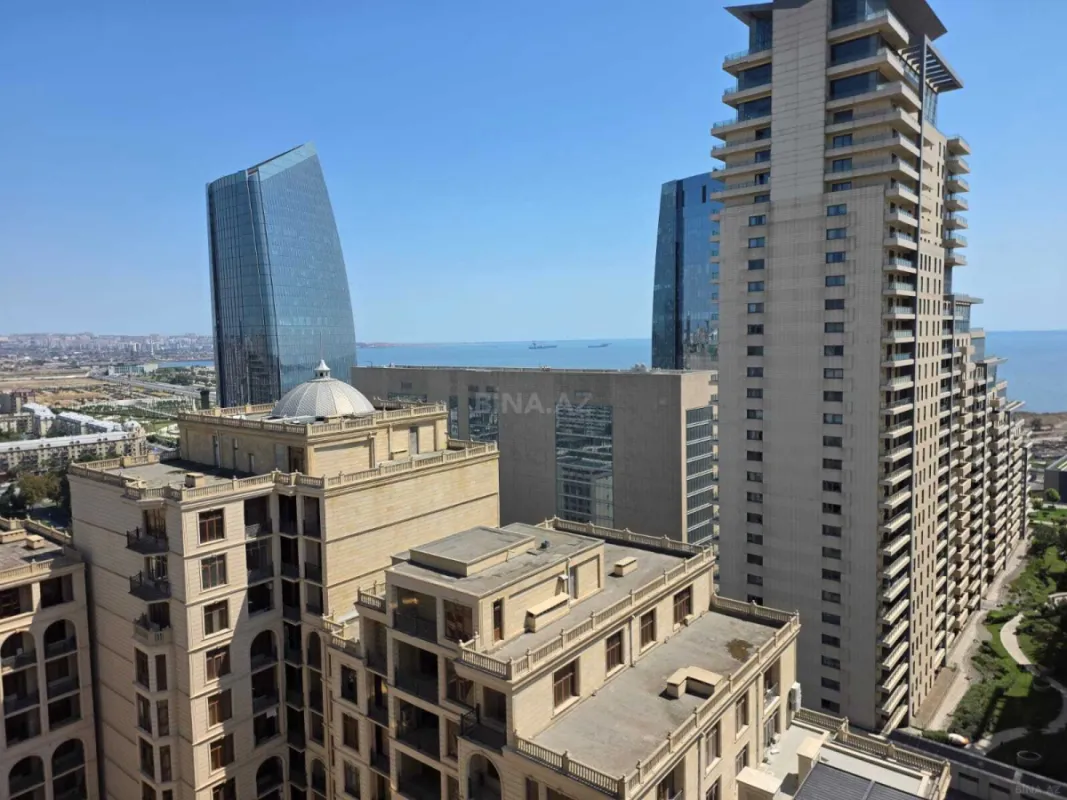 Satılır 4 otaqlı mənzil 310 m²