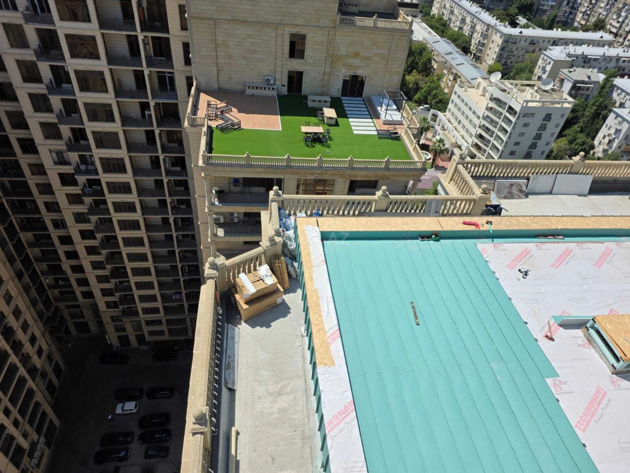 Satılır 4 otaqlı mənzil 310 m²