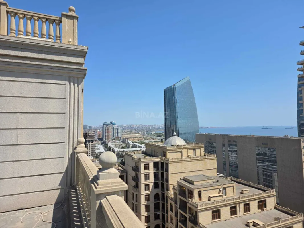 Satılır 4 otaqlı mənzil 310 m²