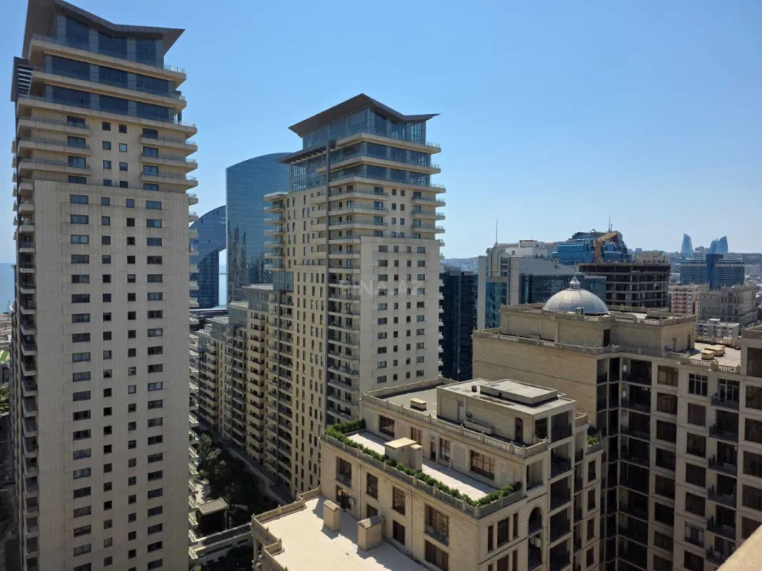 Satılır 4 otaqlı mənzil 310 m²