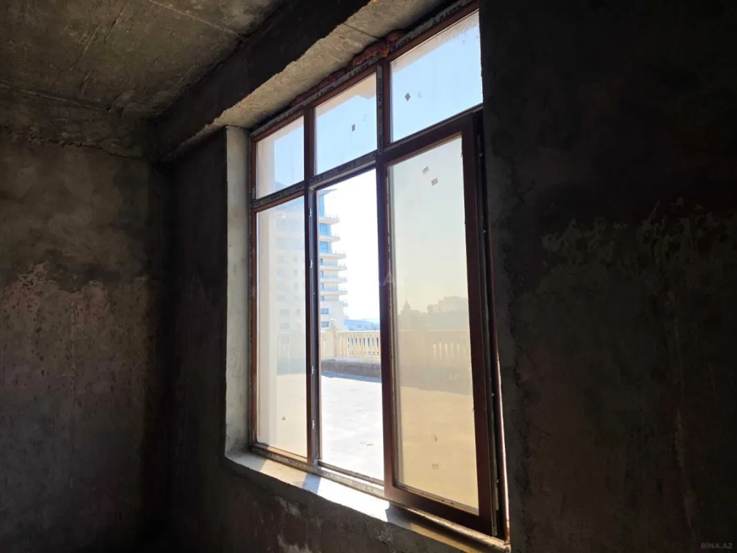 Satılır 4 otaqlı mənzil 310 m²