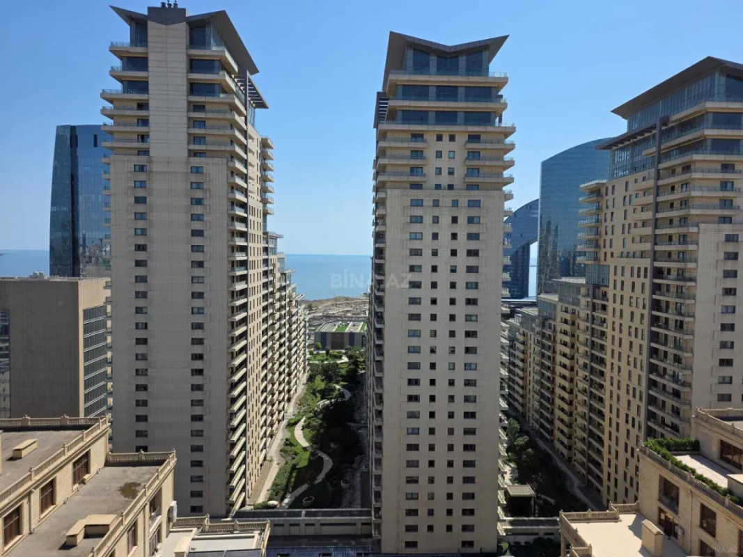 Satılır 4 otaqlı mənzil 310 m²