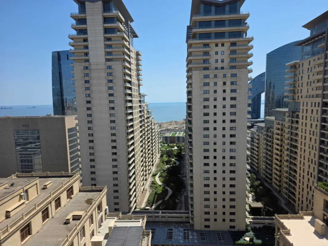 Satılır 4 otaqlı mənzil 310 m²