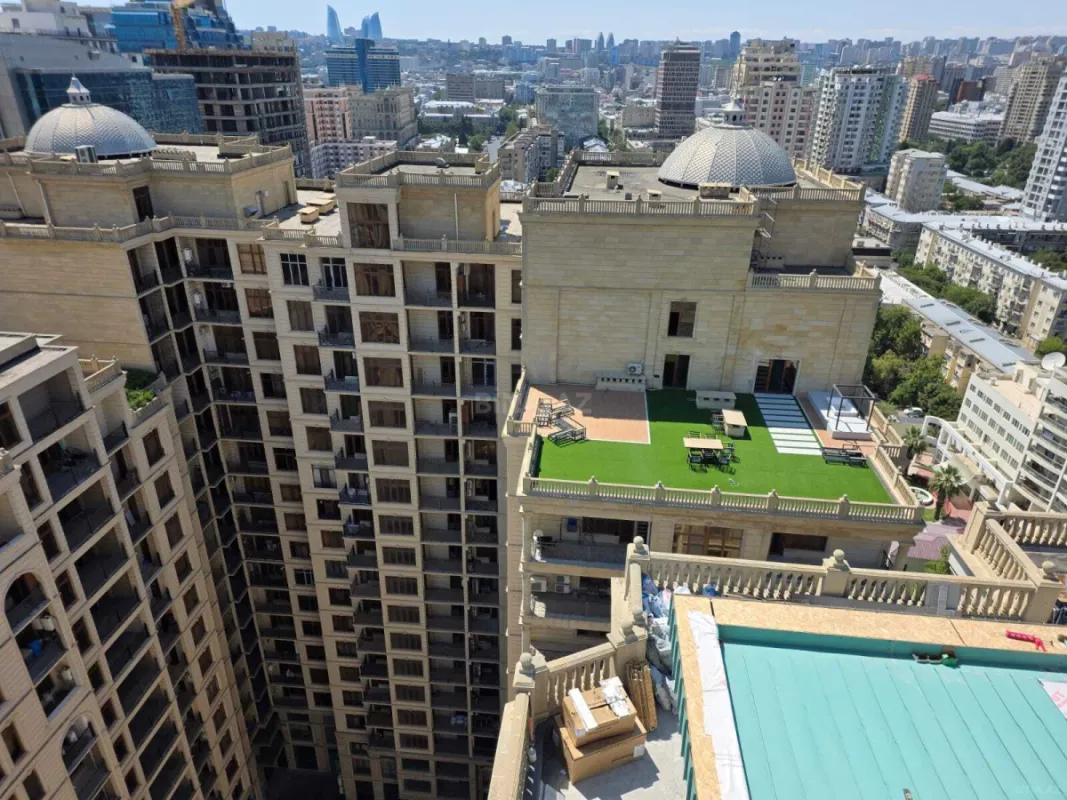 Satılır 4 otaqlı mənzil 310 m²