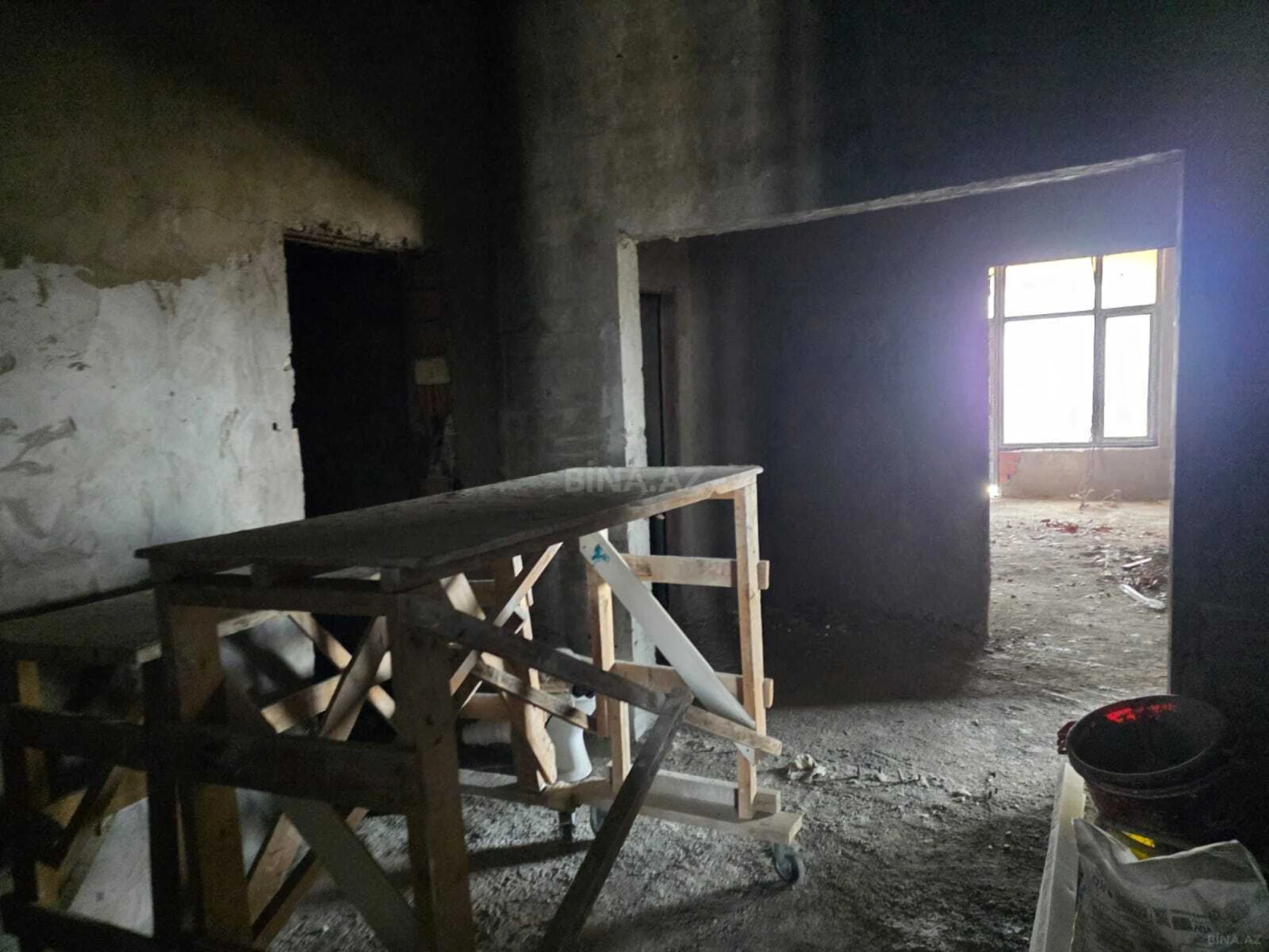 Satılır 4 otaqlı mənzil 310 m²