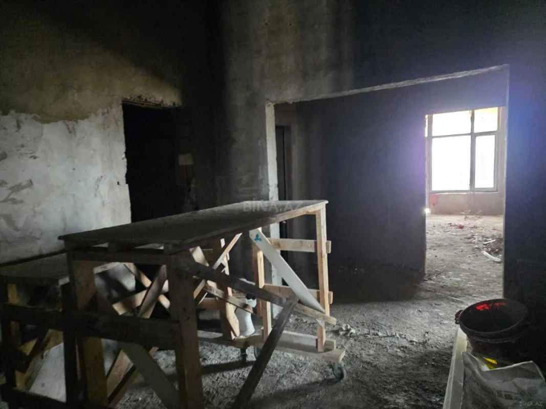 Satılır 4 otaqlı mənzil 310 m²