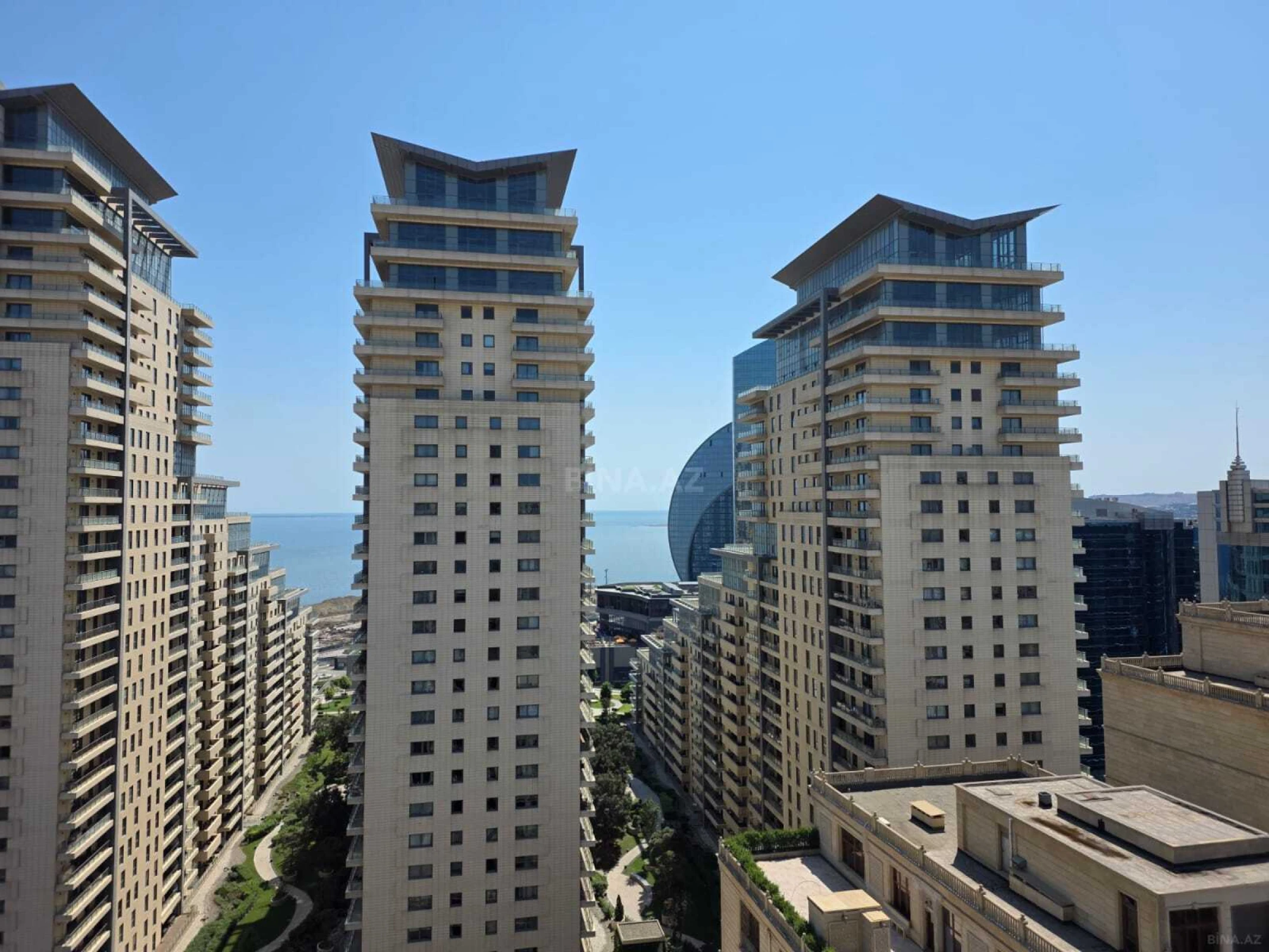 Satılır 4 otaqlı mənzil 310 m²