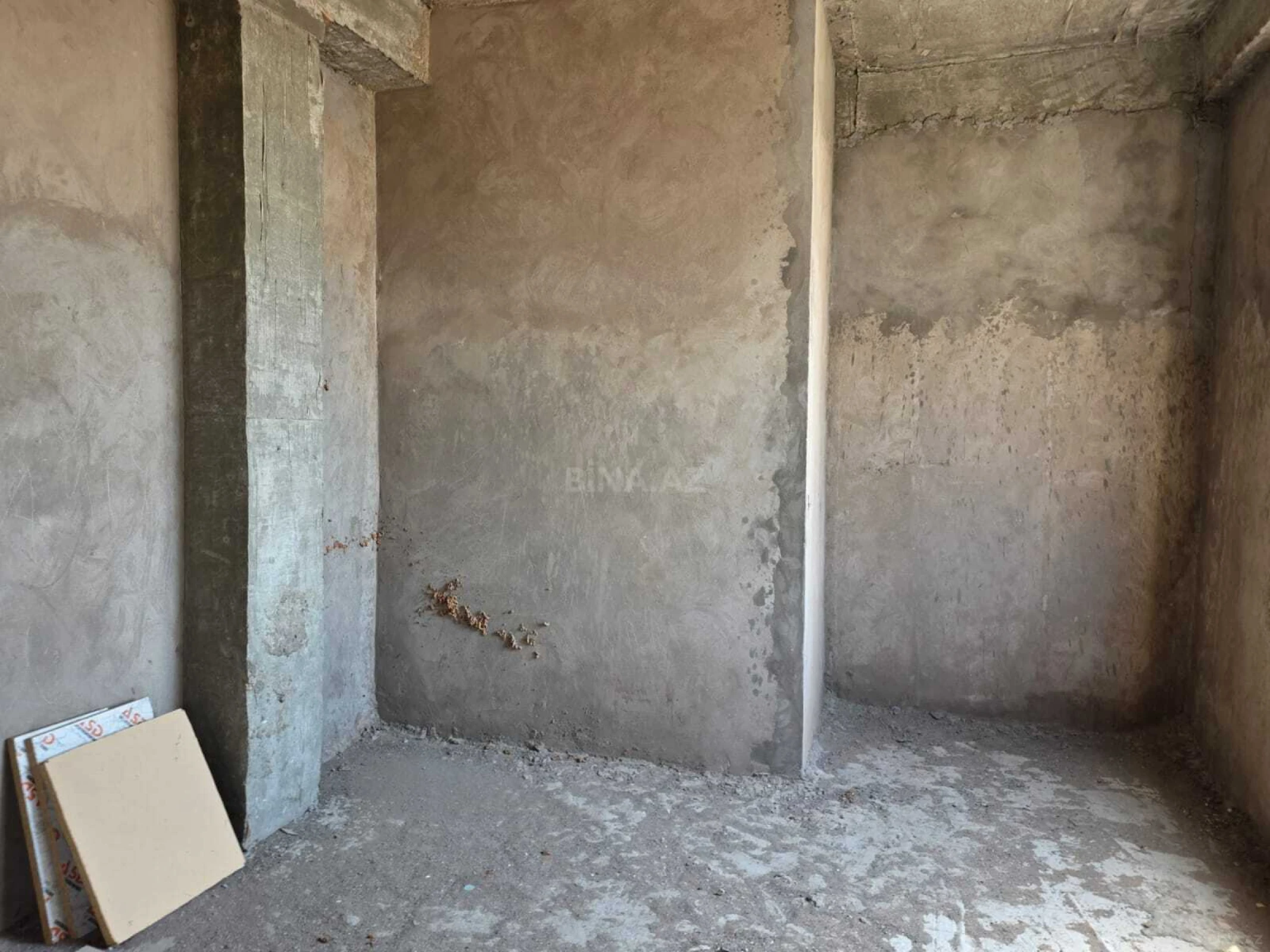 Satılır 4 otaqlı mənzil 310 m²