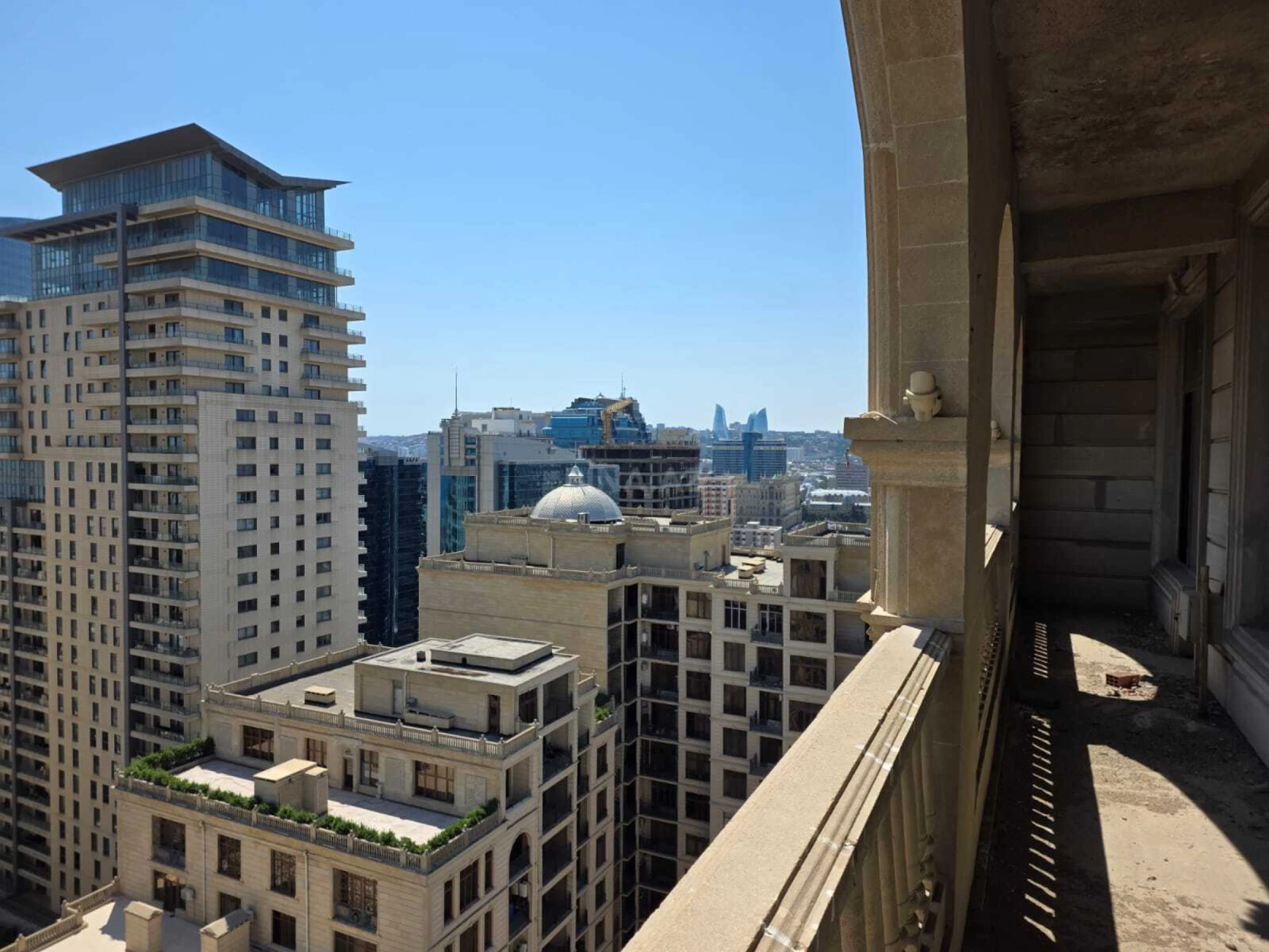 Satılır 4 otaqlı mənzil 310 m²