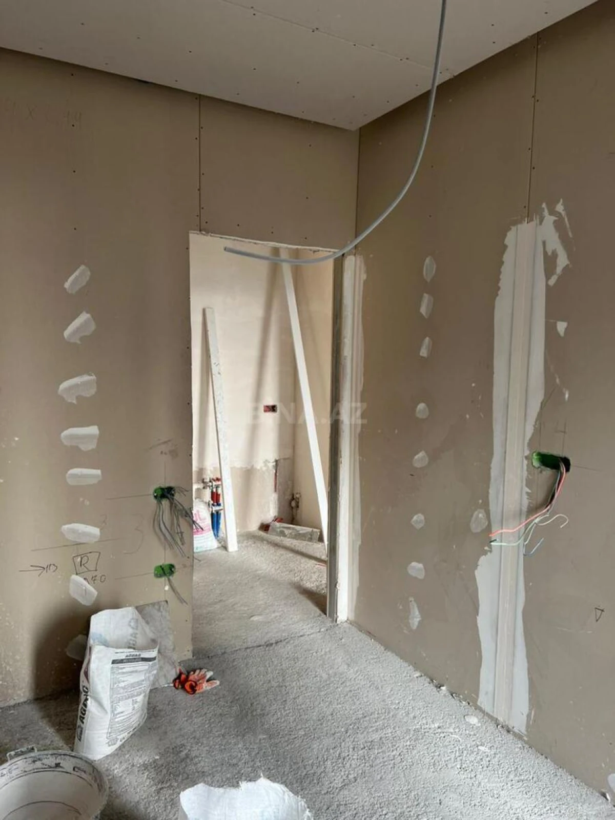 Satılır 3 otaqlı mənzil 68 m²