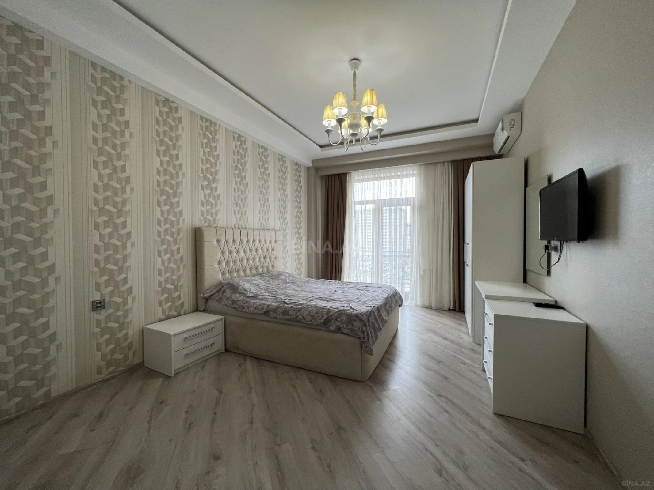 Kirayə verilir 3 otaqlı mənzil 130 m²