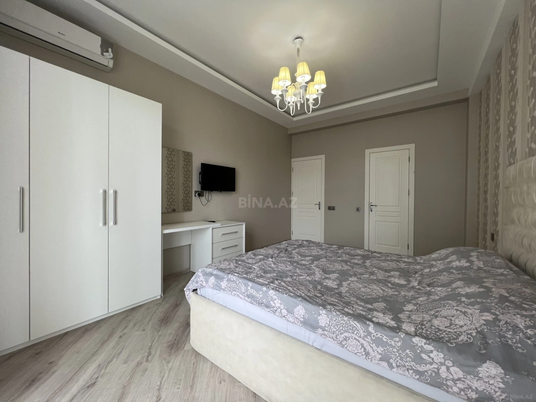 Kirayə verilir 3 otaqlı mənzil 130 m²