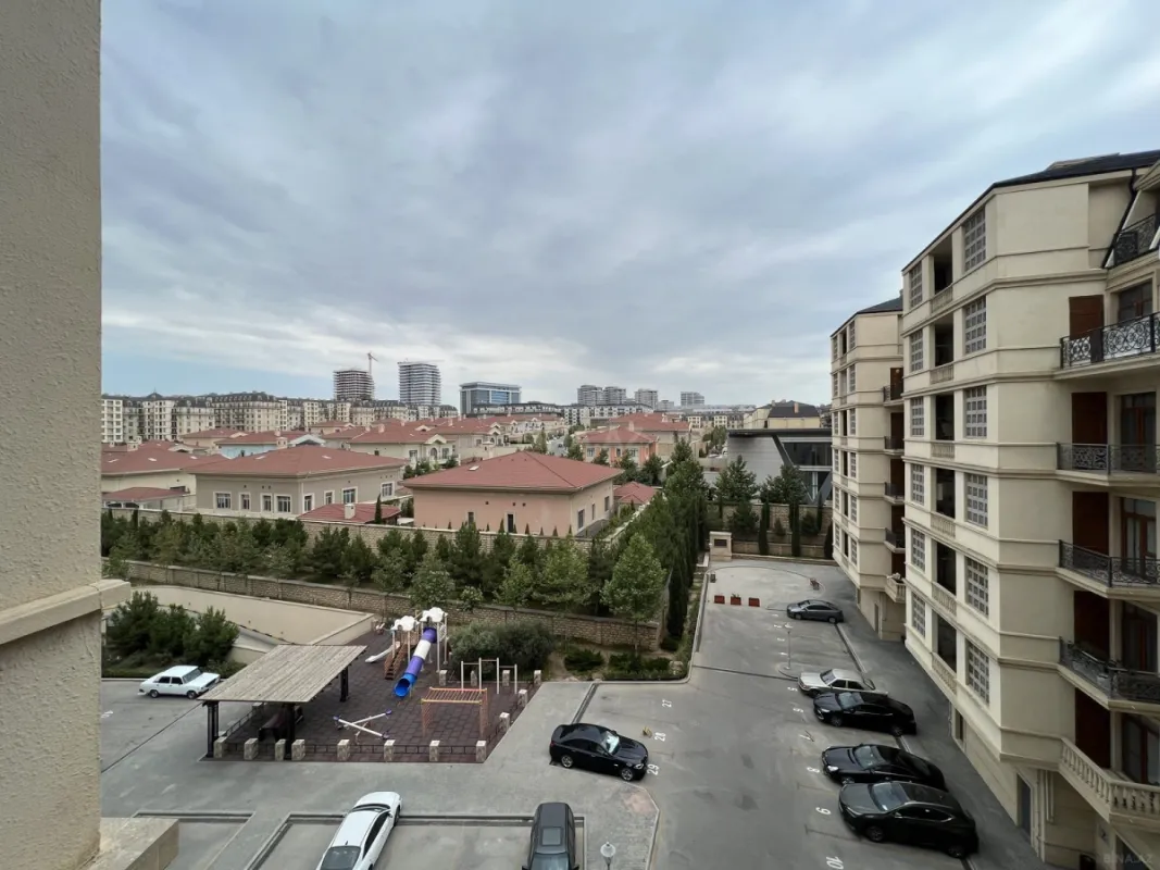 Kirayə verilir 3 otaqlı mənzil 130 m²