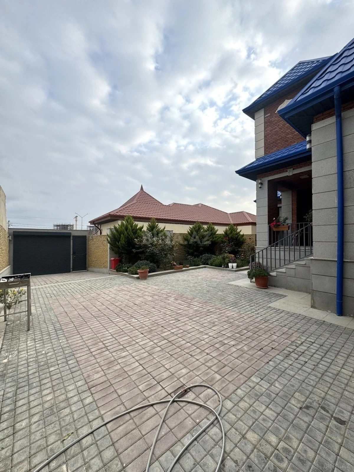 Satılır 4 otaqlı həyət evi 160 m²