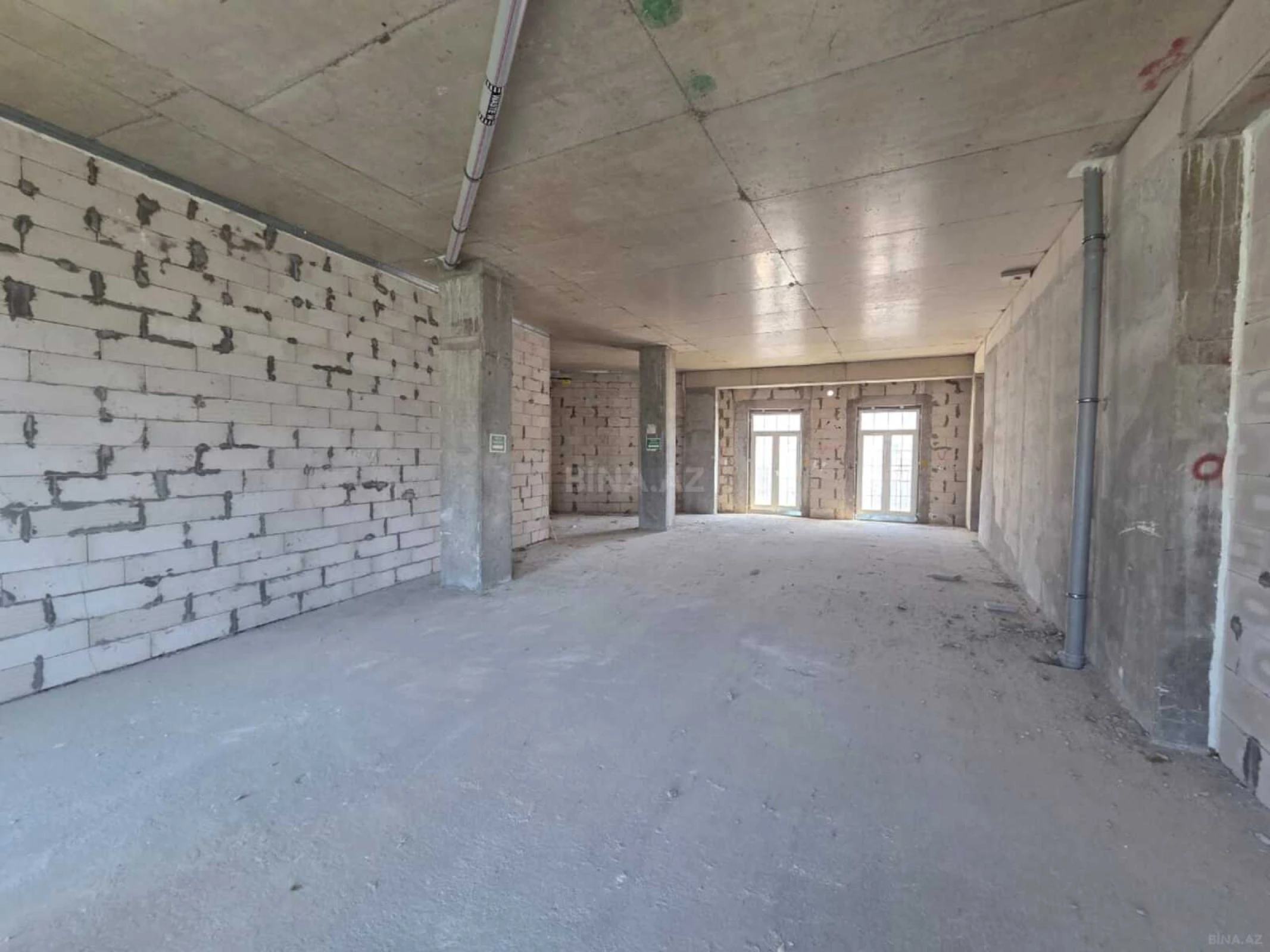 Satılır 3 otaqlı mənzil 118 m²