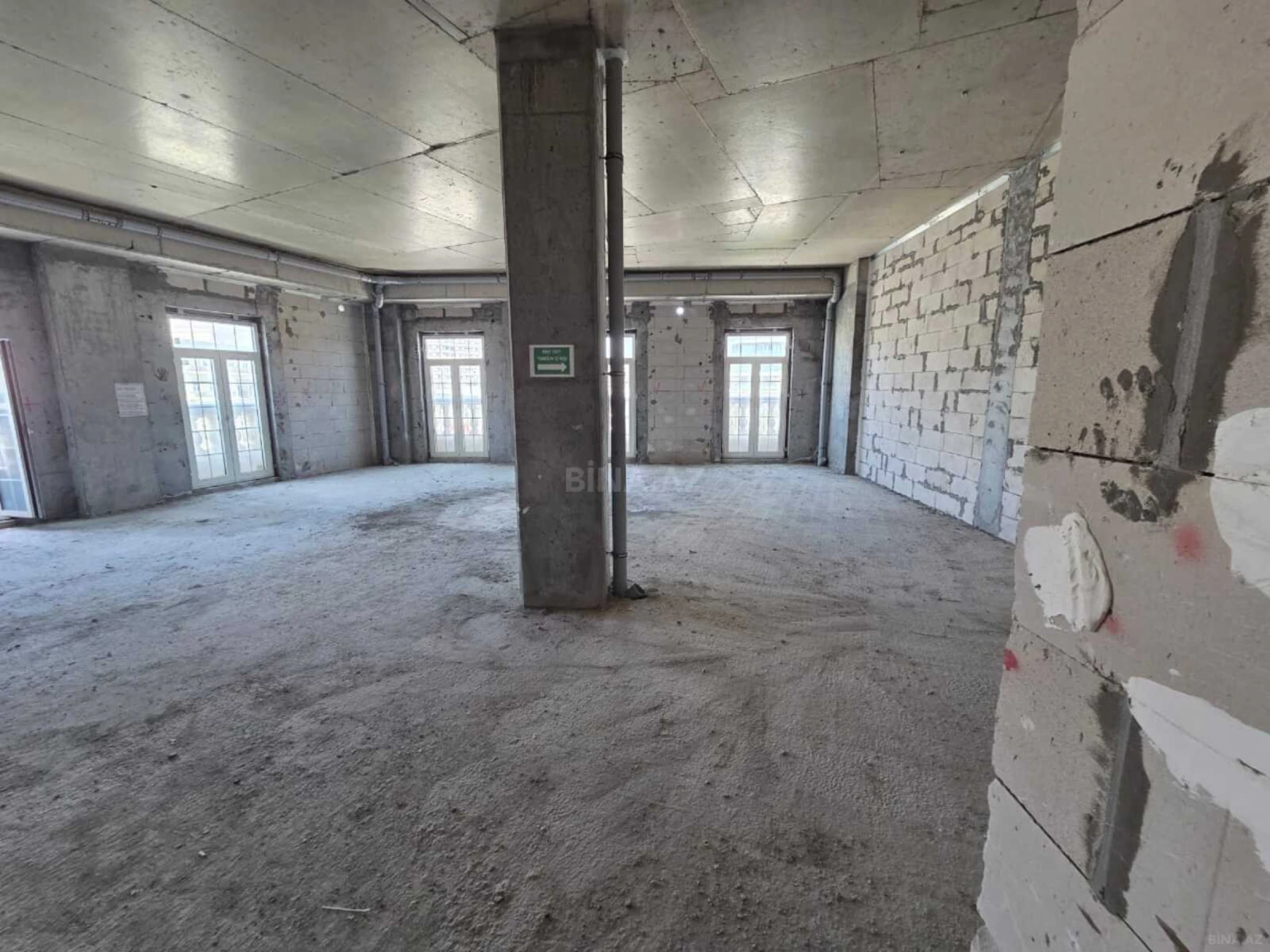 Satılır 3 otaqlı mənzil 118 m²