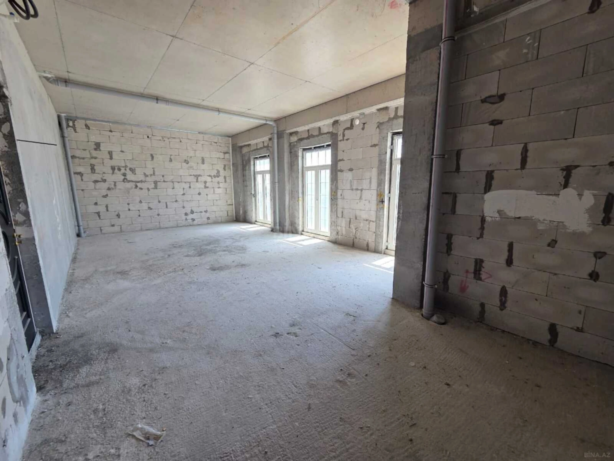 Satılır 3 otaqlı mənzil 118 m²