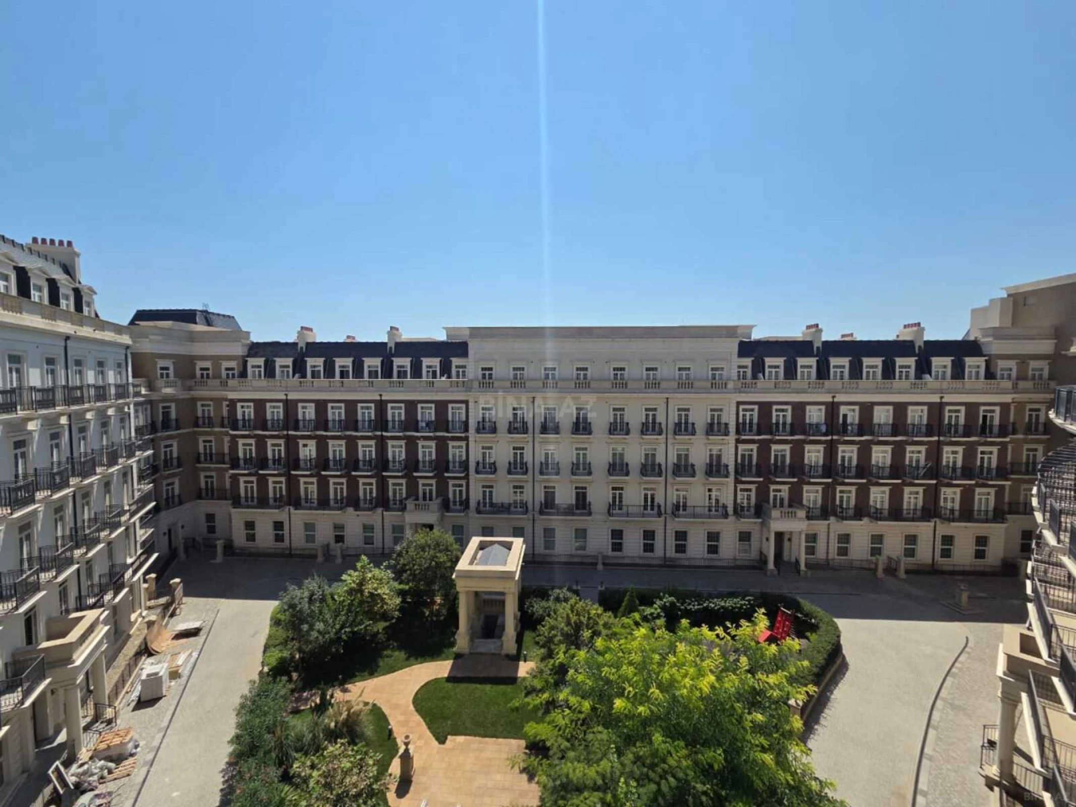 Satılır 3 otaqlı mənzil 118 m²