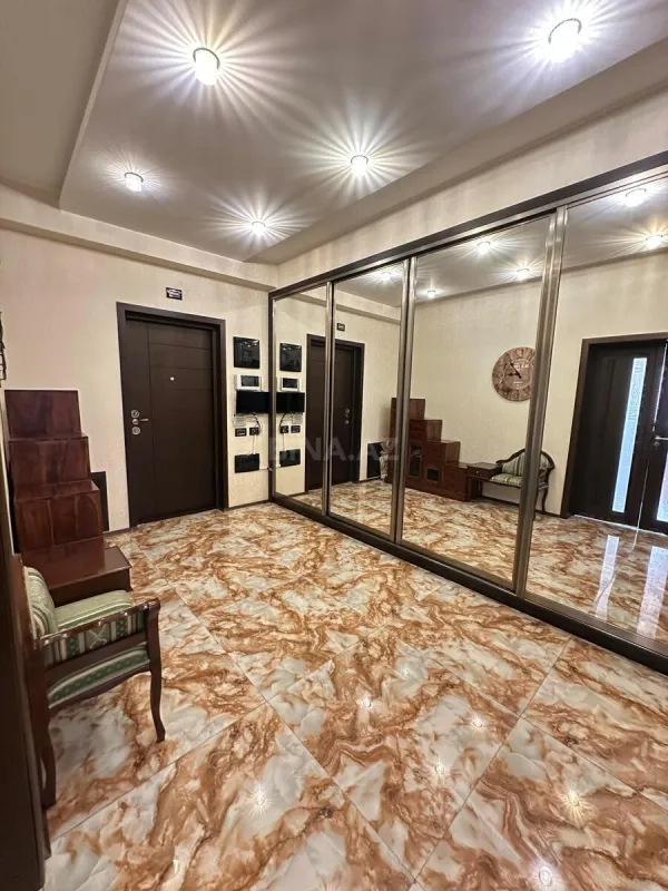 Satılır 3 otaqlı mənzil 126 m²