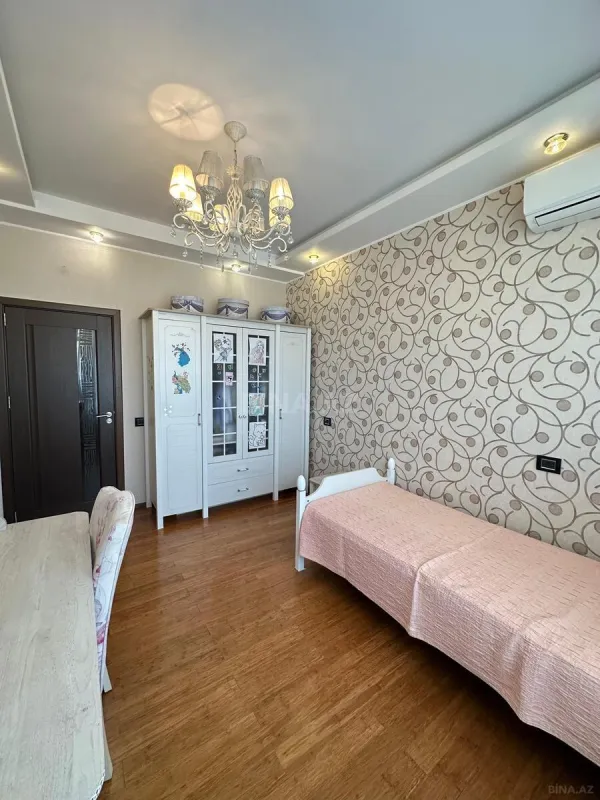 Satılır 3 otaqlı mənzil 126 m²