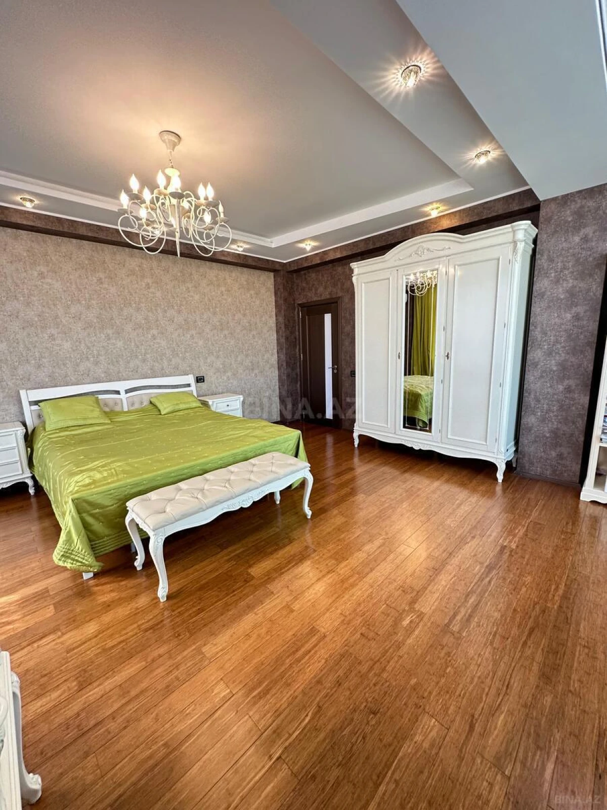 Satılır 3 otaqlı mənzil 126 m²