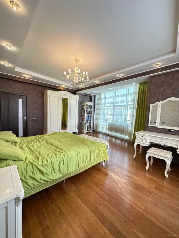Satılır 3 otaqlı mənzil 126 m²
