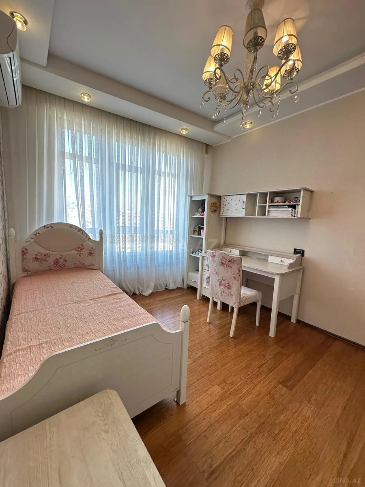 Satılır 3 otaqlı mənzil 126 m²