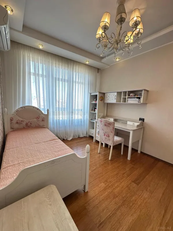 Satılır 3 otaqlı mənzil 126 m²
