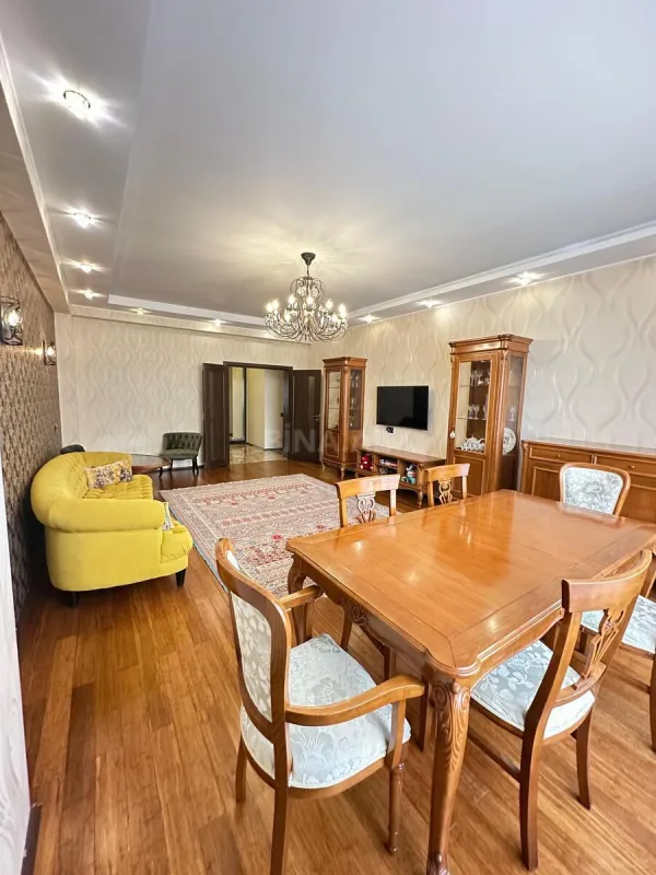 Satılır 3 otaqlı mənzil 126 m²