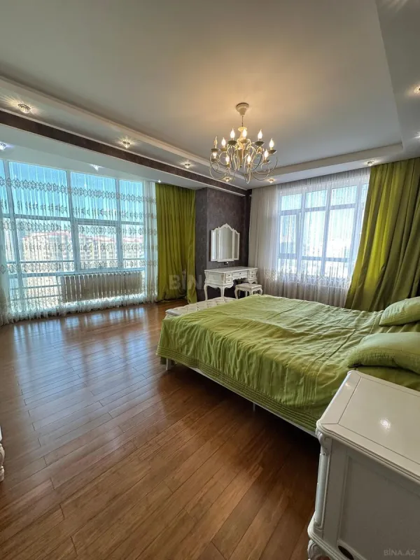 Satılır 3 otaqlı mənzil 126 m²