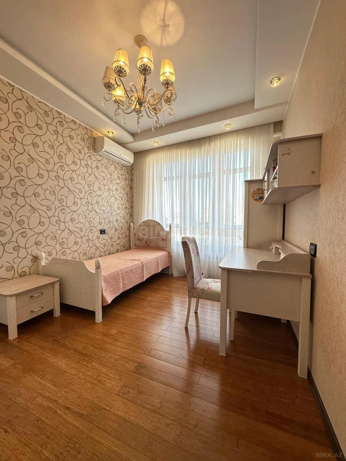Satılır 3 otaqlı mənzil 126 m²