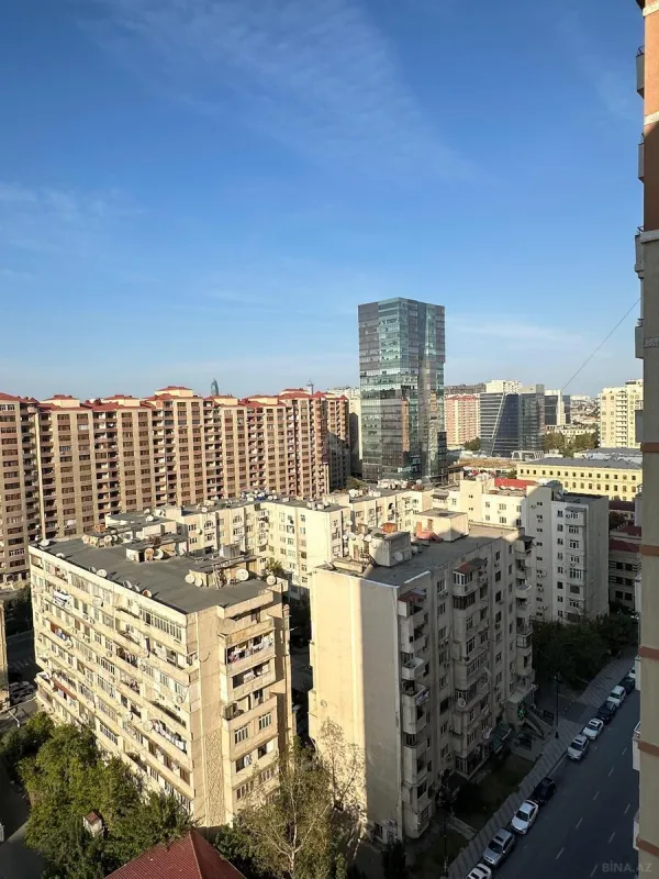 Satılır 3 otaqlı mənzil 126 m²