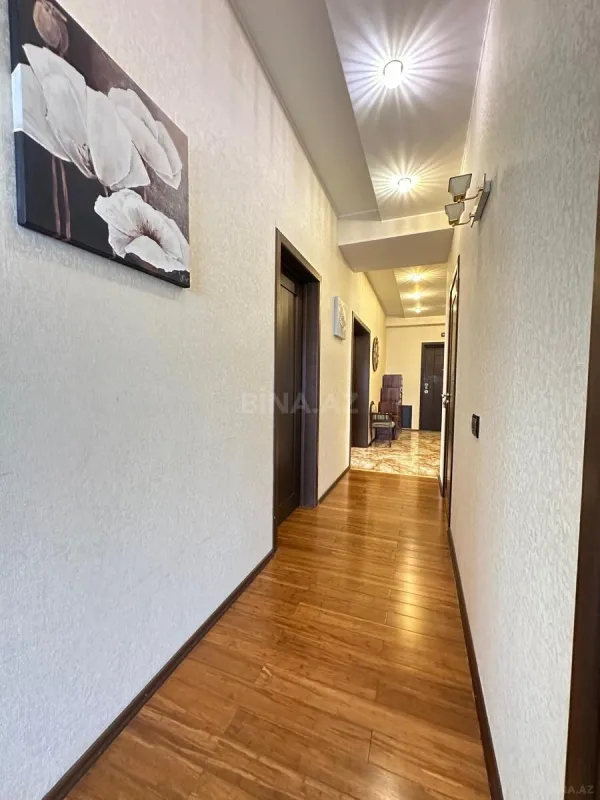 Satılır 3 otaqlı mənzil 126 m²