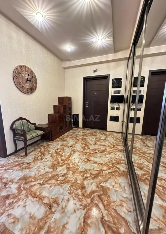 Satılır 3 otaqlı mənzil 126 m²