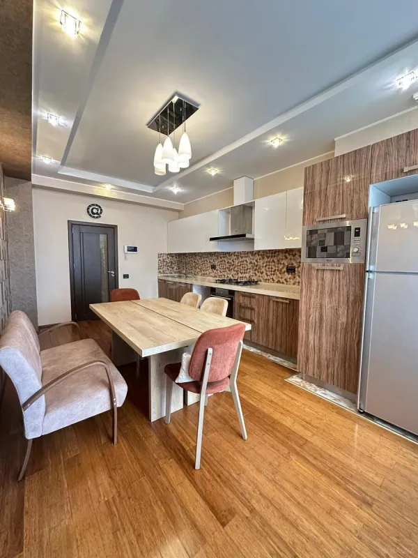 Satılır 3 otaqlı mənzil 126 m²