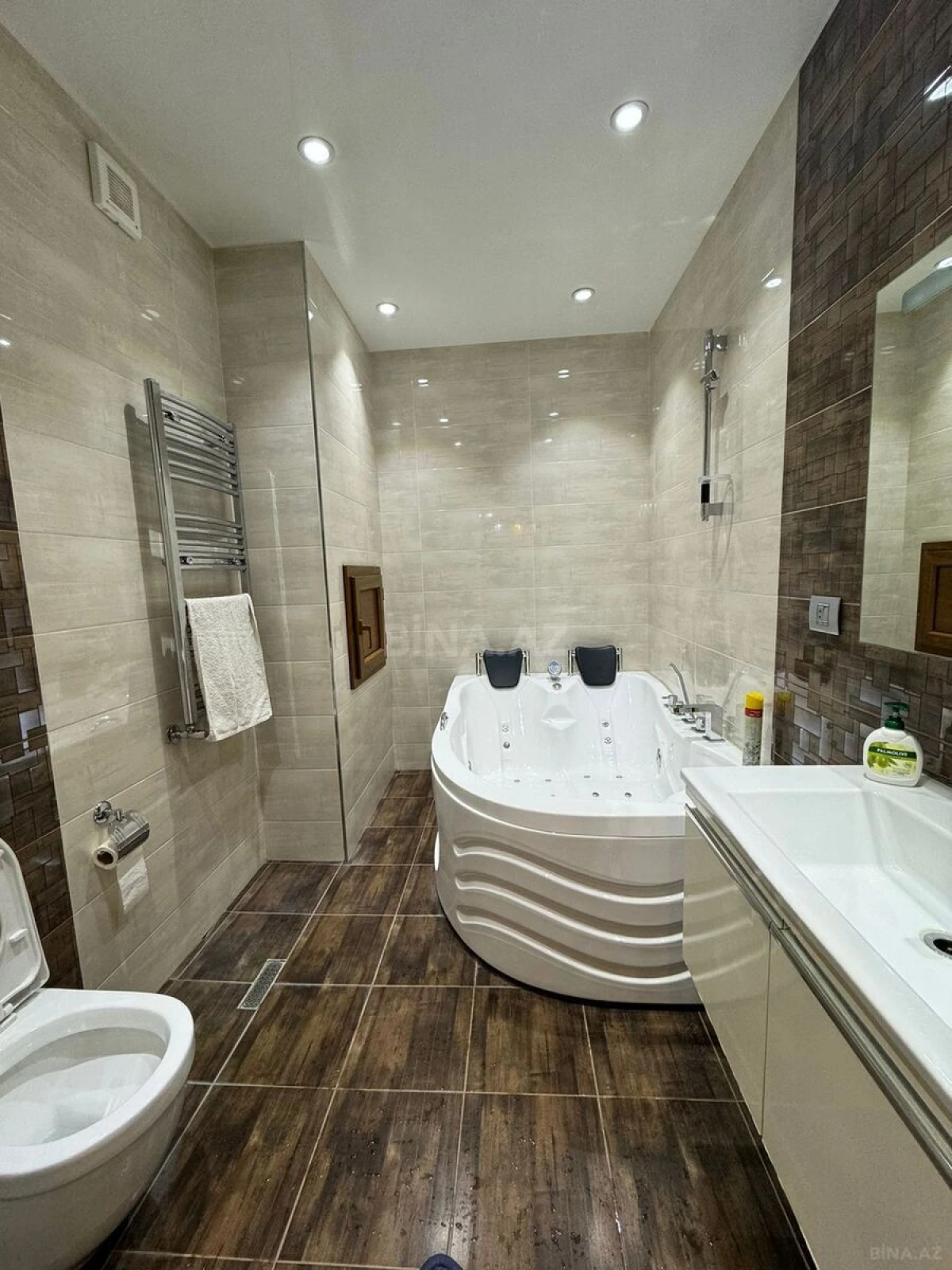 Satılır 4 otaqlı mənzil 188 m²