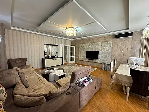 Satılır 4 otaqlı mənzil 188 m²
