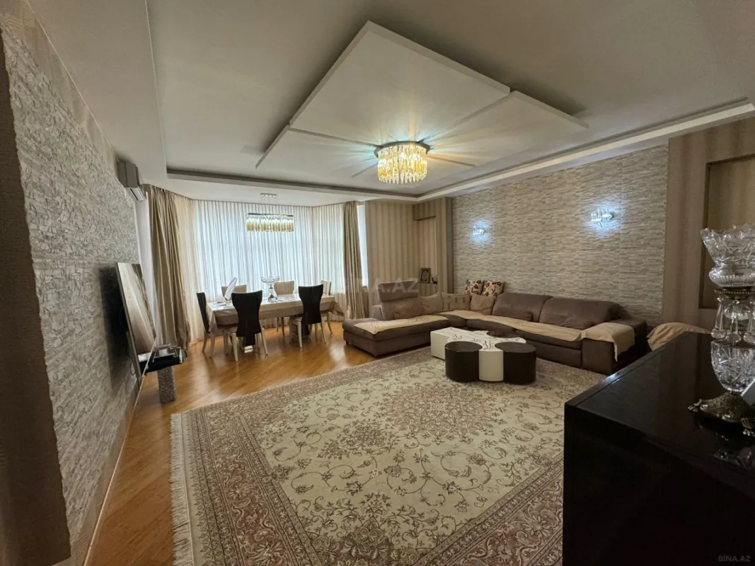 Satılır 4 otaqlı mənzil 188 m²