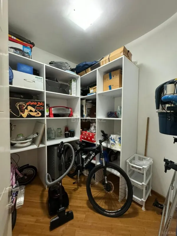 Satılır 4 otaqlı mənzil 188 m²