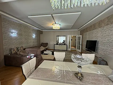 Satılır 4 otaqlı mənzil 188 m²