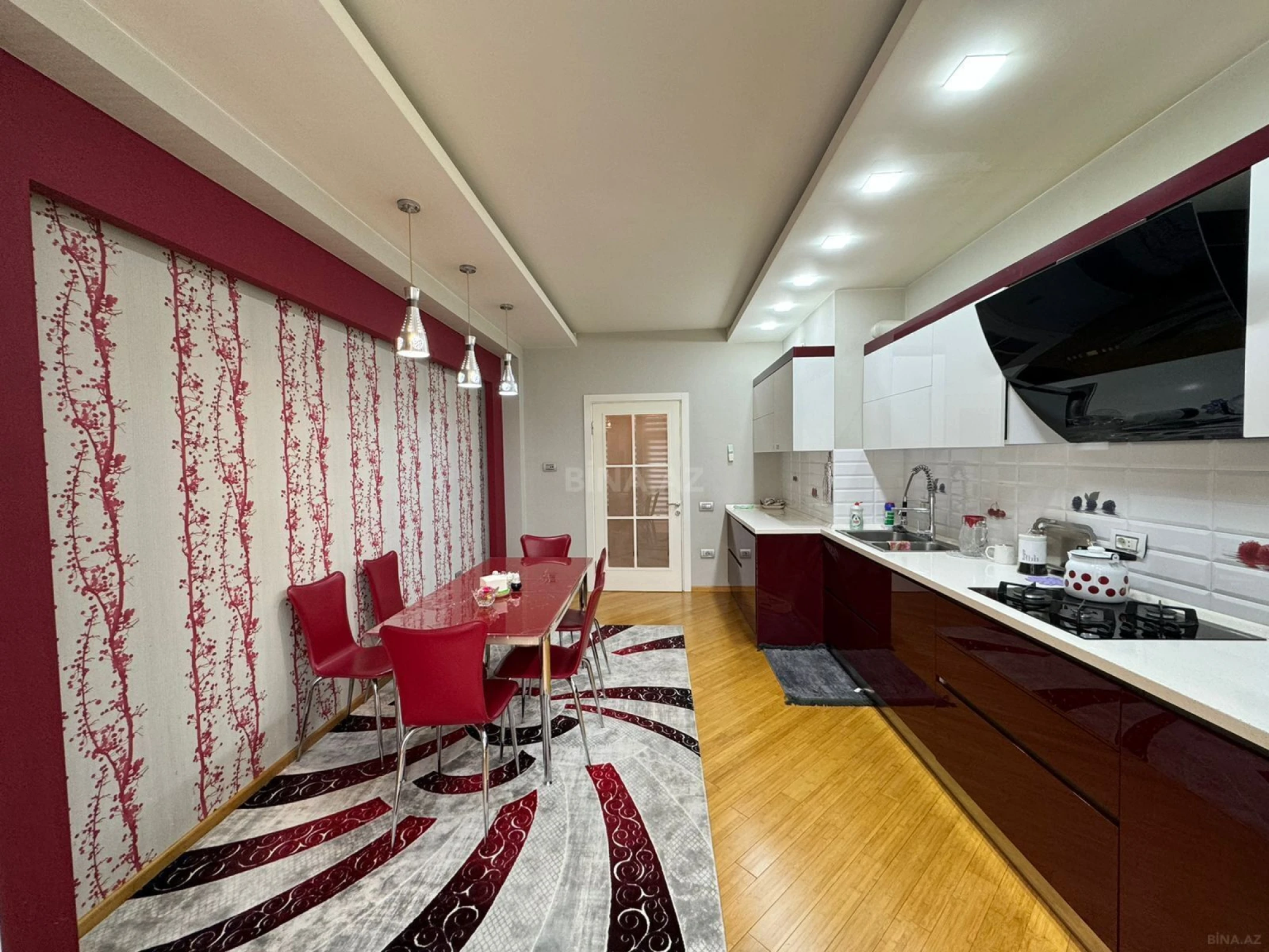 Satılır 4 otaqlı mənzil 188 m²