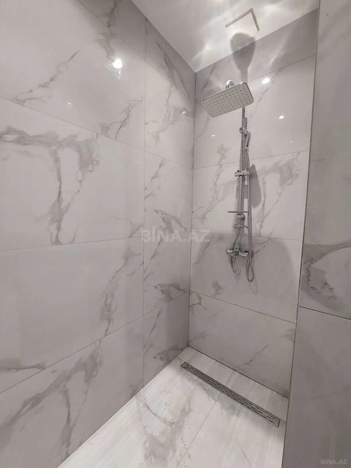 Satılır 3 otaqlı mənzil 115 m²