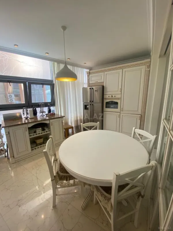 Satılır 4 otaqlı mənzil 170 m²