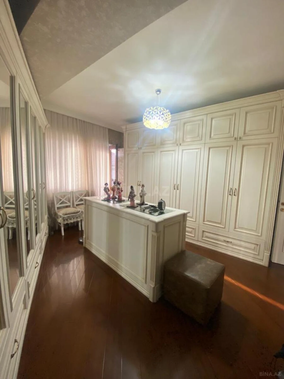 Satılır 4 otaqlı mənzil 170 m²