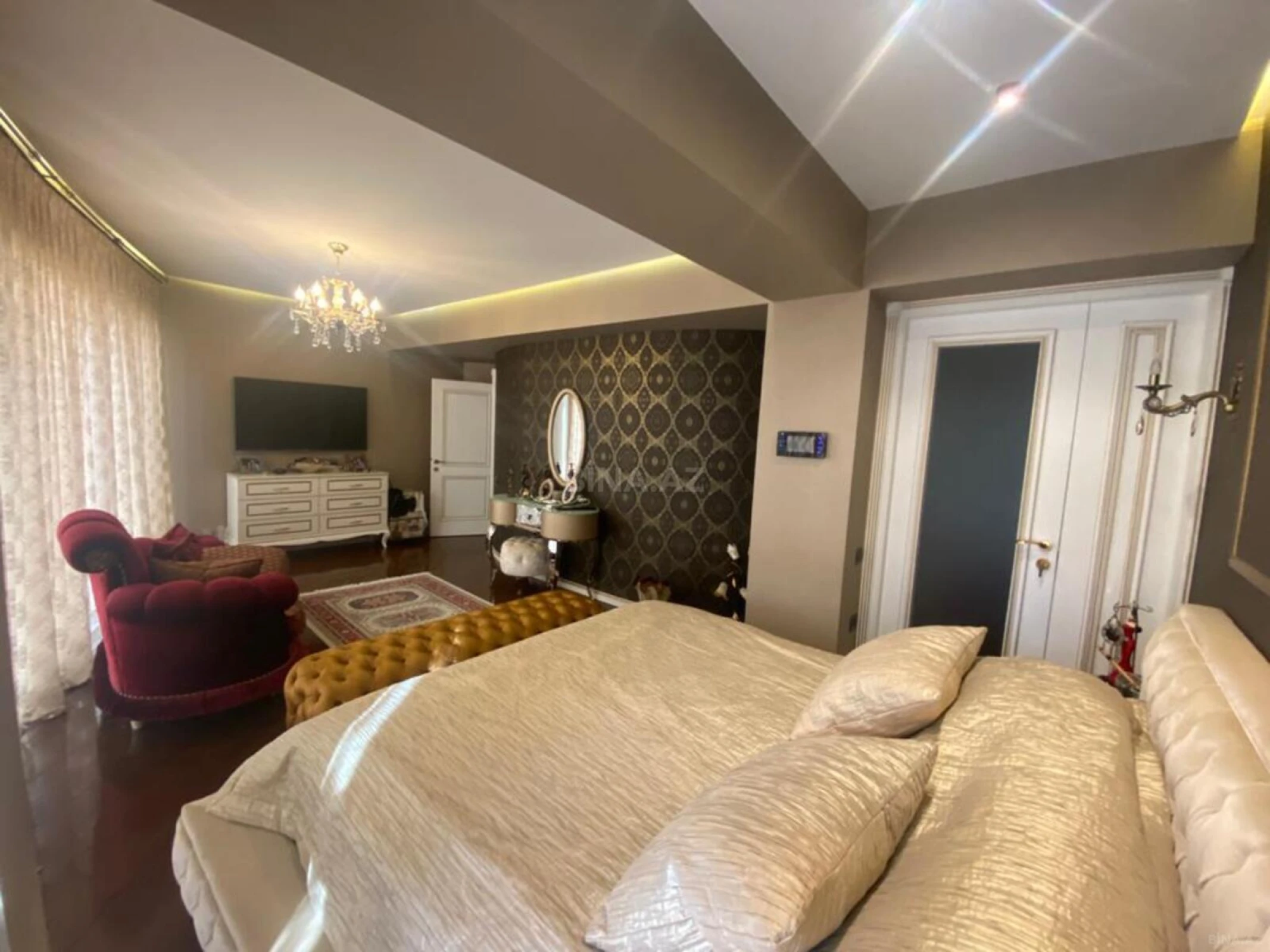 Satılır 4 otaqlı mənzil 170 m²