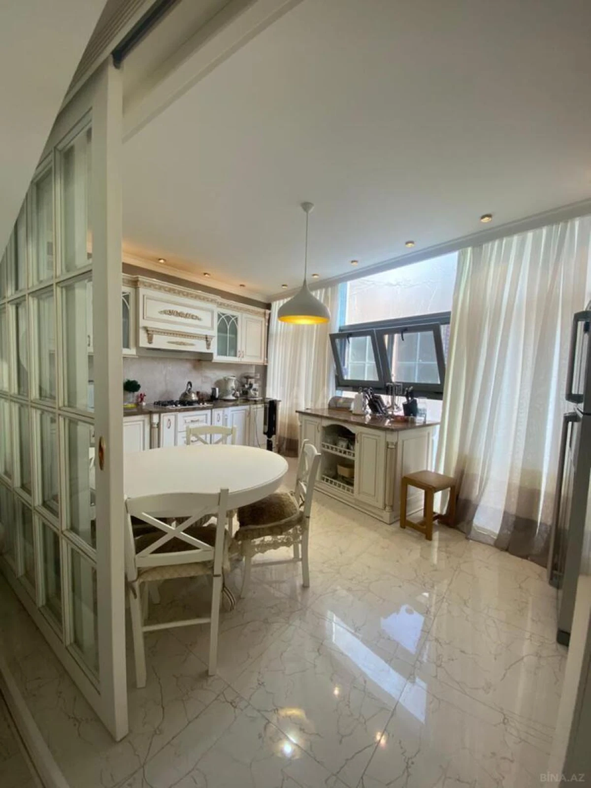 Satılır 4 otaqlı mənzil 170 m²