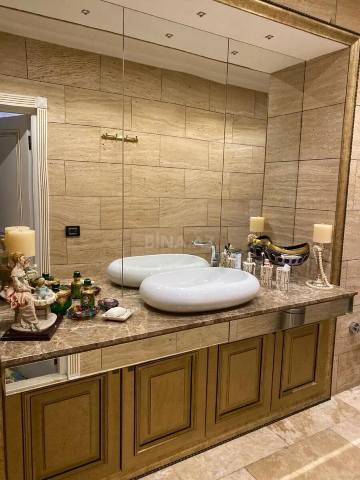 Satılır 4 otaqlı mənzil 170 m²