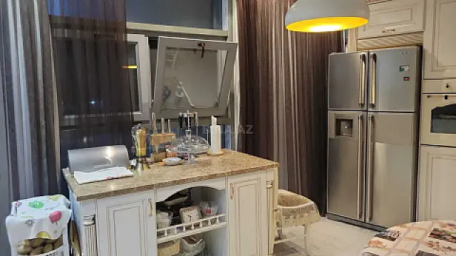 Satılır 4 otaqlı mənzil 170 m²