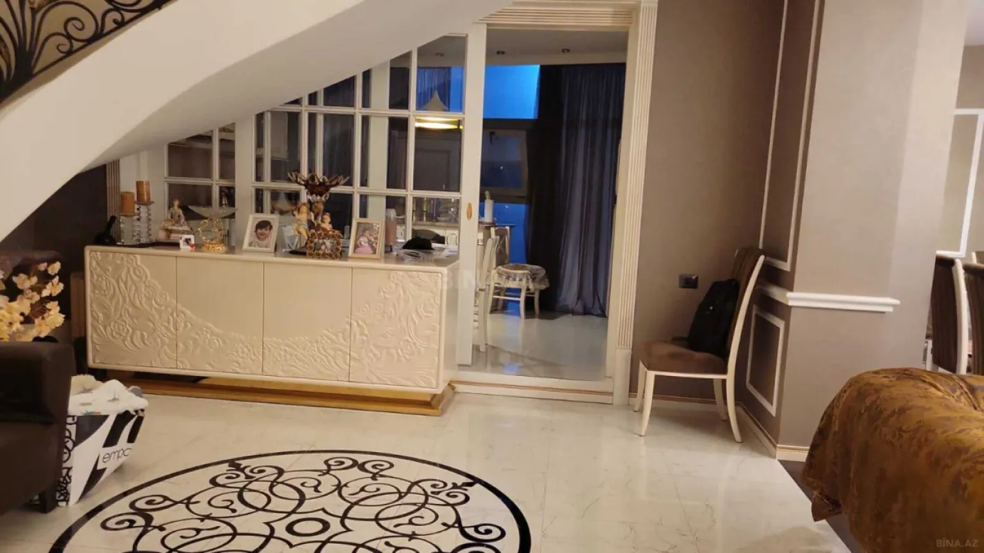 Satılır 4 otaqlı mənzil 170 m²