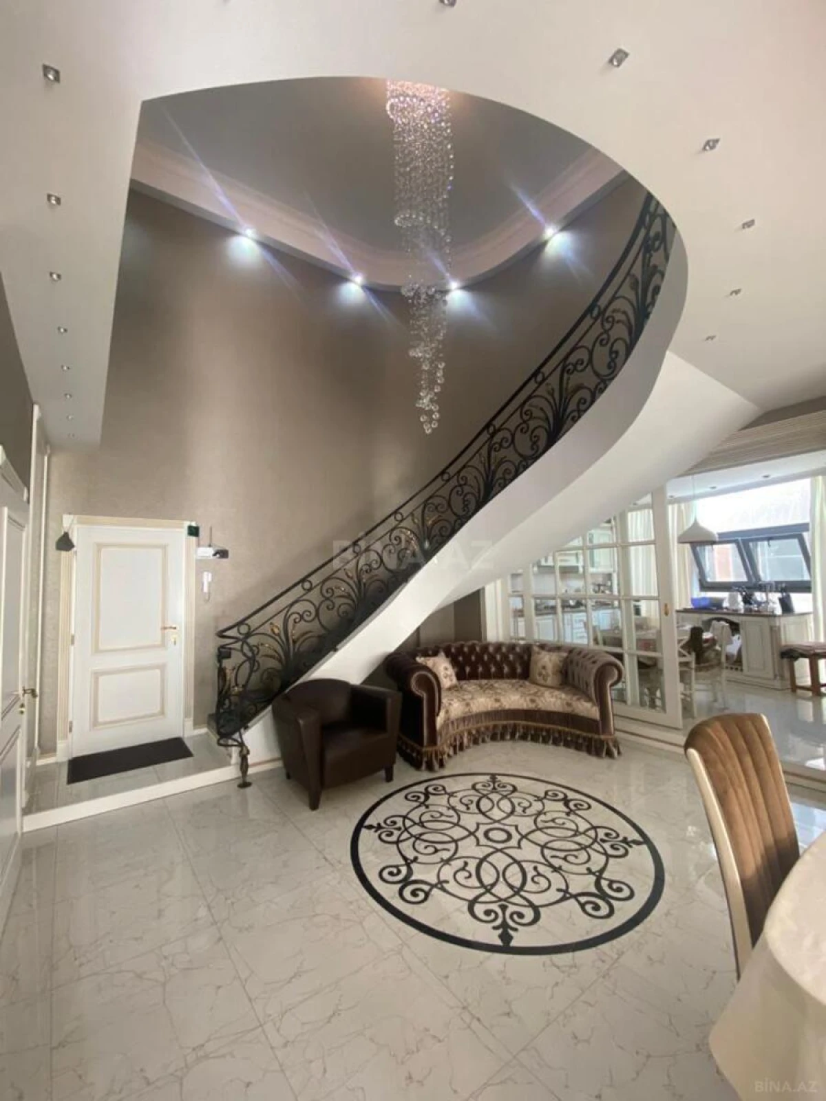 Satılır 4 otaqlı mənzil 170 m²